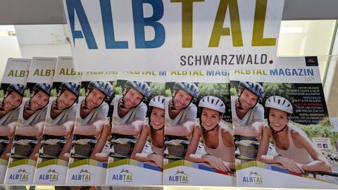 Ds neue Albtal Magazin ist ab sofort in allen Rathäusern erhältlich.