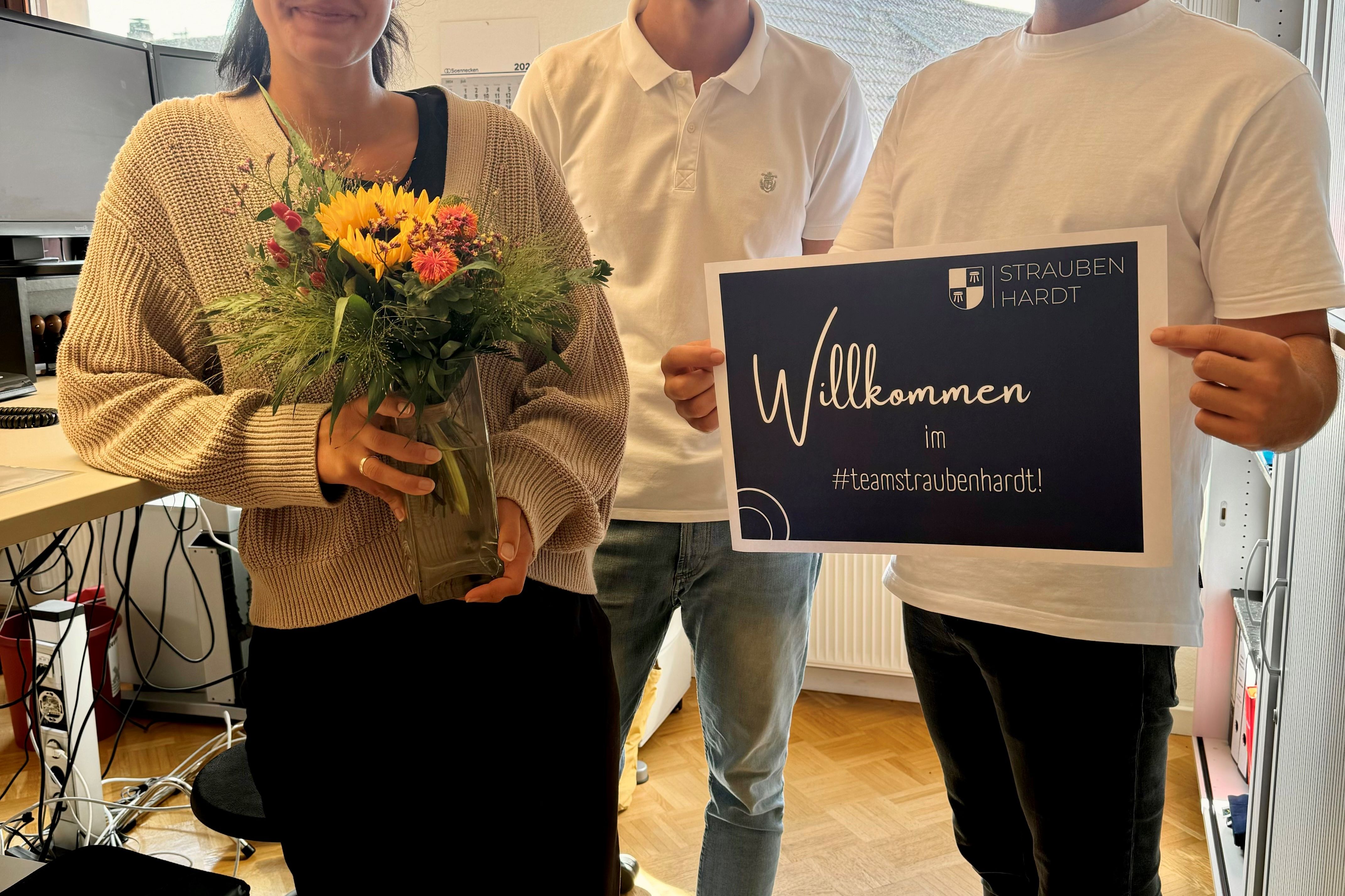 Jennifer Laupp, Rouven Rudisile (Abteilungsleitung Bildung, Familie und Kultur), Benedikt Lorsch (Fachbereichsleitung Zentrale Dienste und Bürgerservice, rechts)