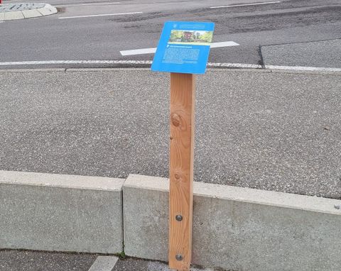 Eine der Infotafeln befindet sich auf dem Parkplatz Schwanner Warte.