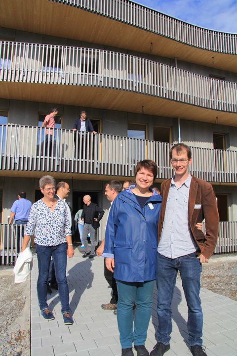 Die Standortleiter Katharina und Cjristoph Flassak (vorne) gaben dem Gemeinderat Einblicke in die neuen Hoffnungshäuser. Fotos: Gemeinde Straubenhardt