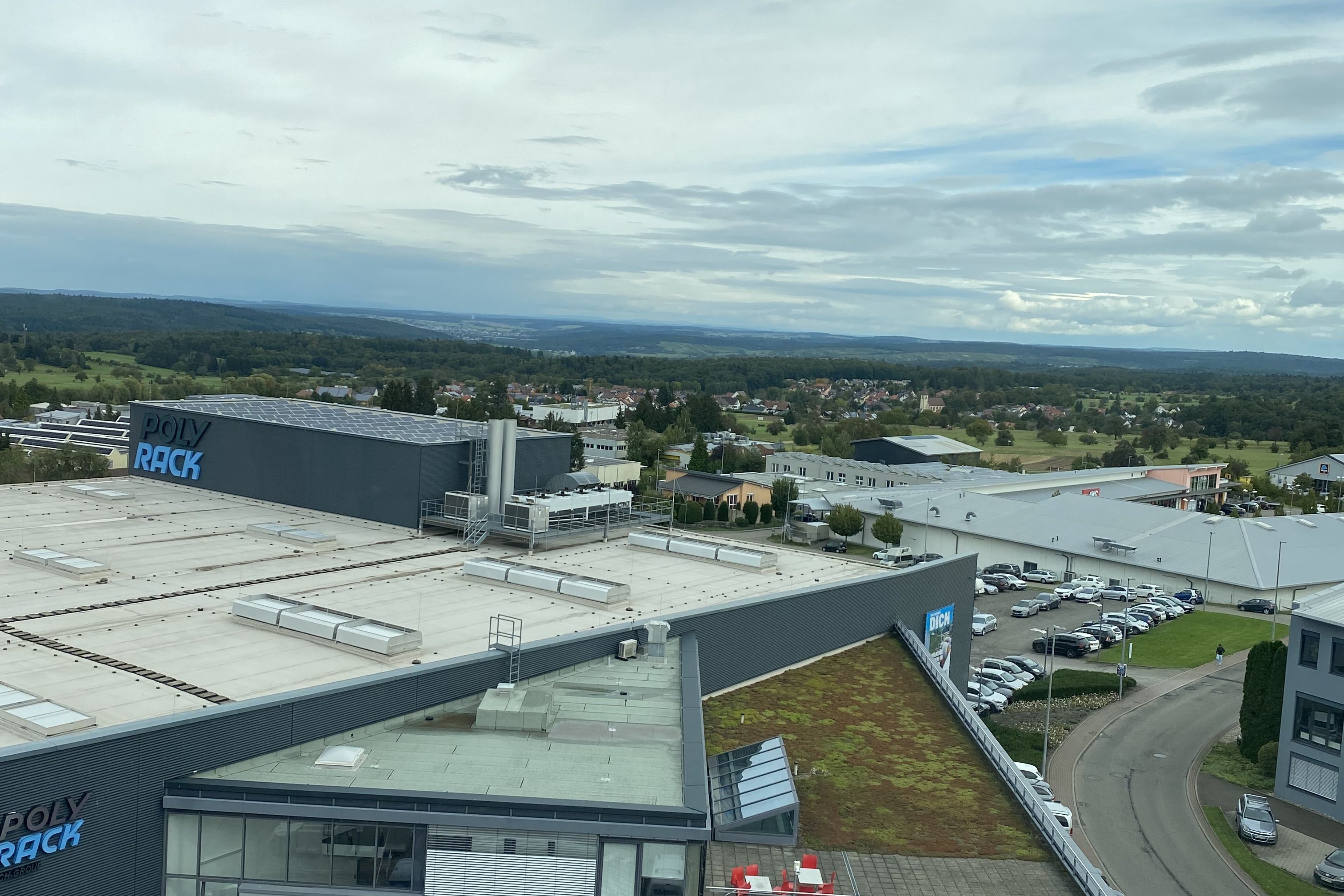 Der Besuch bei Polyrack endete mit einem beeindruckenden Ausblick vom obersten Stockwerk des neuen Polyrack-Towers. 