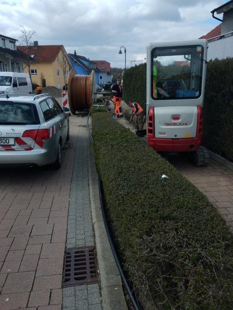 Verlegung von Leerrohren für den Einzug von Glasfaserkabeln durch den Zweckverband, hier in Neulingen. Foto: Zweckverband Breitbandversorgung im Enzkreis