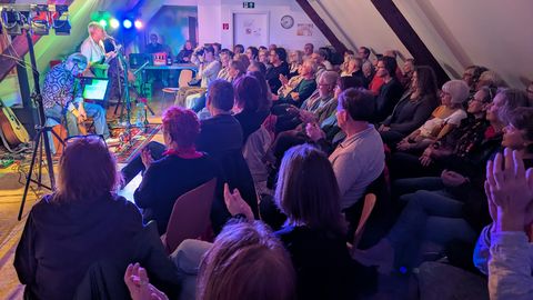 Eingespieltes Duo: Antje Schumacher und Claus Müller bringen die Zuschauer mit ihrem Groove zum Mitklatschen.