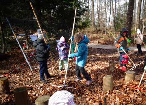 Die verschiedenen Wege und Bereiche wie Balancier- und Klangbereich wurden gepflegt und wieder instand gesetzt.