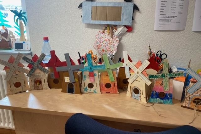 Selbst gebastelte Vogelhäuser