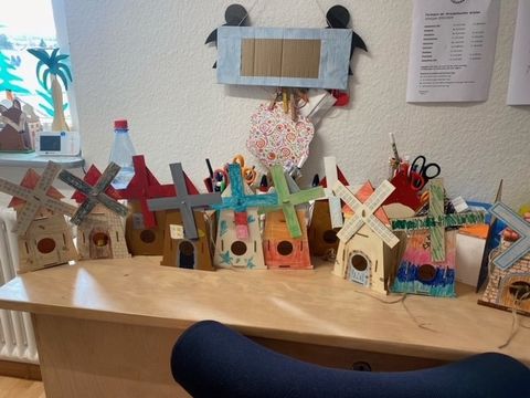 Selbst gebastelte Vogelhäuser