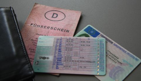 Alte Führerscheine müssen innerhalb bestimmter Fristen umgetauscht werden. Dazu bietet das Landratsamt Enzkreis einen bequemen Online-Service an.