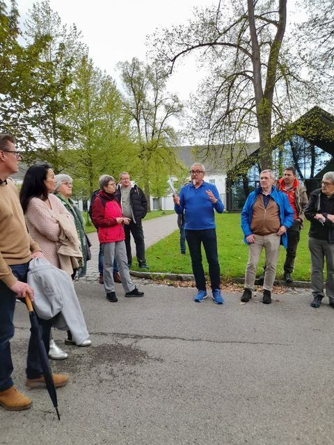 Der Geschäftsführer der B&O-Gruppe (mitte) hatte viele Informationen im Gepäck für Bürgermeister Helge Viehweg und den Gemeinderat