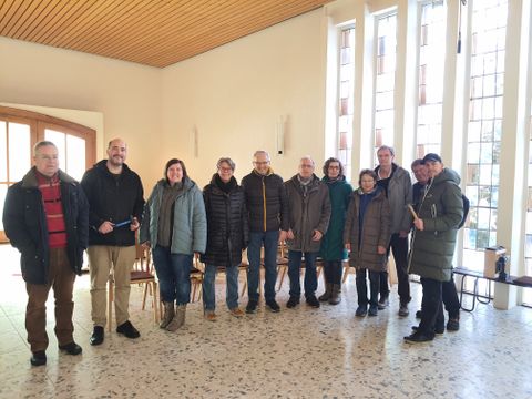 Die fleißigen Helferinnen und Helfer mit Bürgermeister Helge Viehweg (rechts)