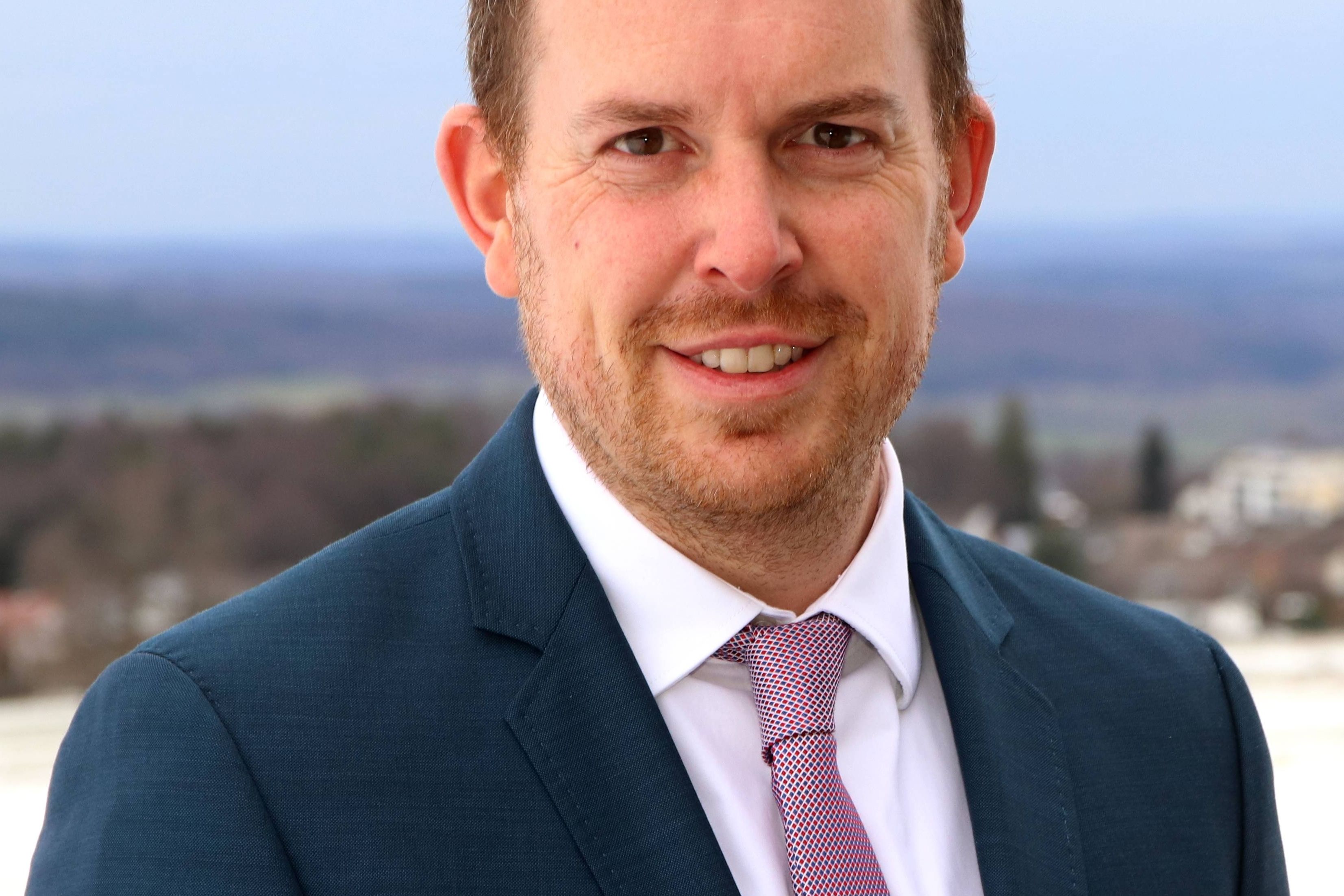 "Trotz dieser Herausforderungen können wir mit der oben genannten Neudefinition von Erfolg alle etwas Neues für uns entdecken und den Reiz daran genießen, unser eigenes Leben zu steuern.", so Bügermeister Helge Viehweg.