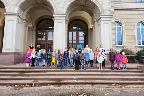 Die Kinder auf Entdeckungstour im Naturkundemuseum Karlsruhe.
