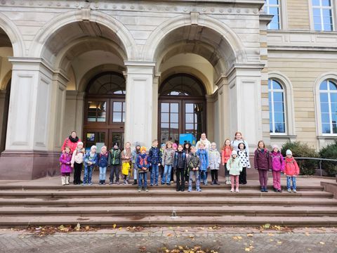 Die Kinder auf Entdeckungstour im Naturkundemuseum Karlsruhe.