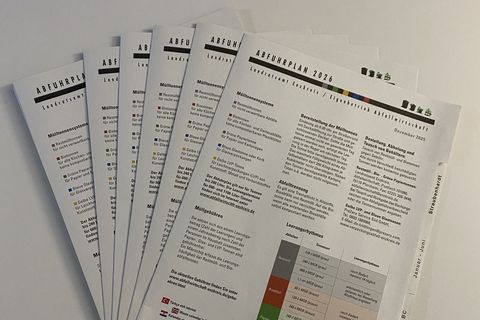 Der Abfuhrkalender 2026 ist ab sofort in den Rathäusern und im Bürgerbüro erhältlich.