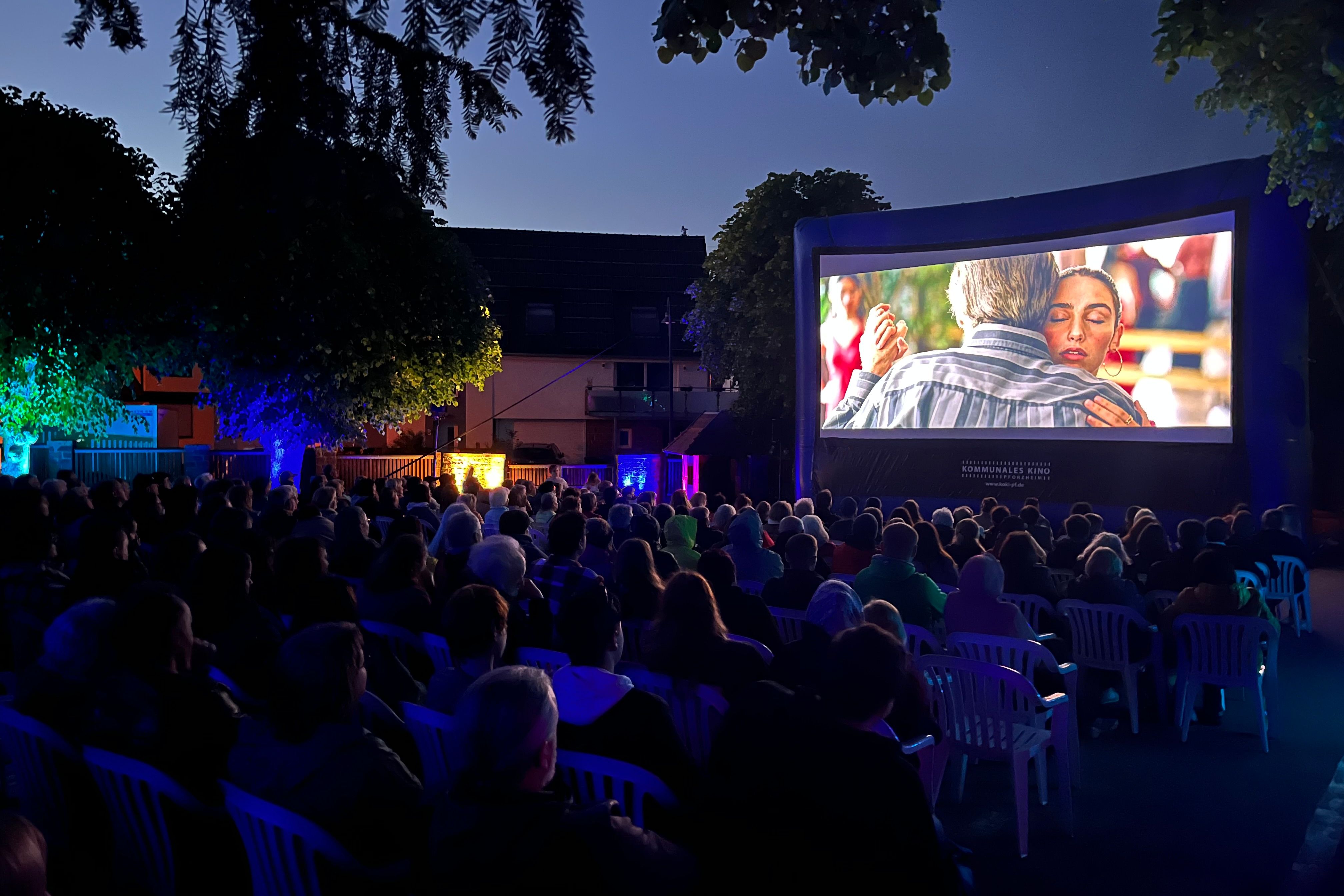 Bürger*innen bei Straubenhardt schaut