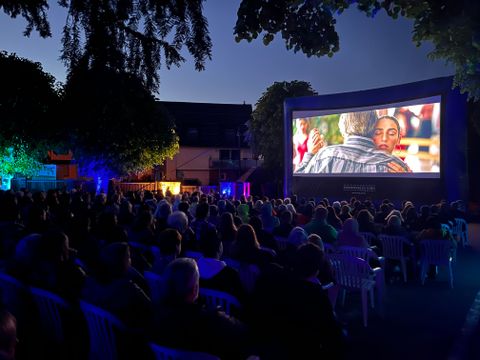 Bürger*innen bei Straubenhardt schaut