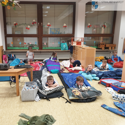 Die Kinder der Kita Wirbelwind in ihrem Nachtlager.