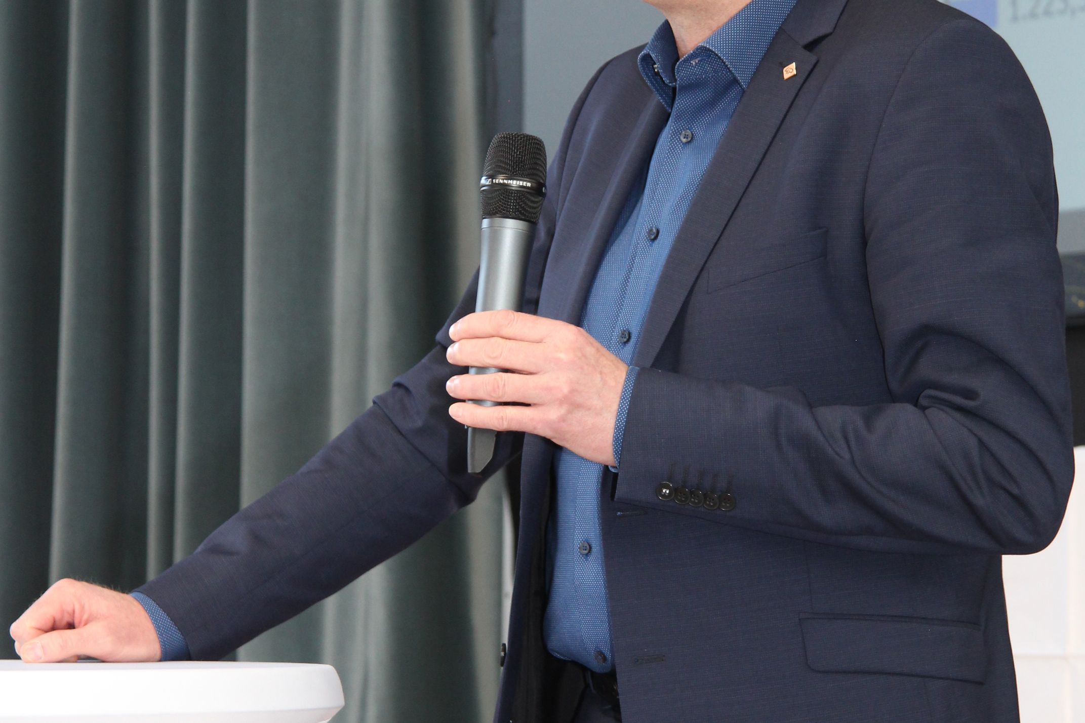 Zu Gast in Straubenhardt: Der Stuttgarter Wirtschaftsexperte Bernd Nolte begeisterte mit seinem Vortrag beim Jahresauftakt der Gemeinde Straubenhardt. Fotos: Gemeinde