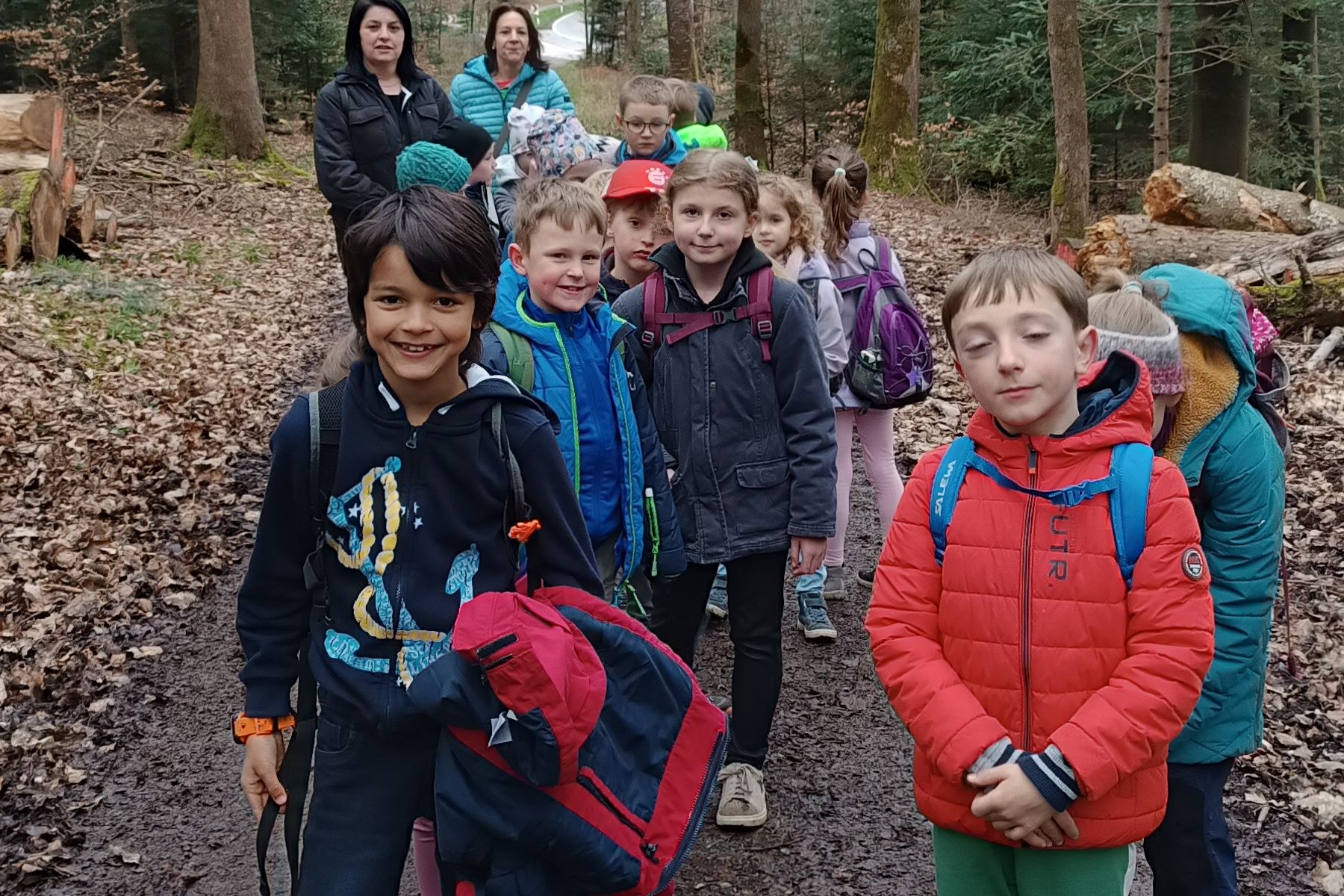 Über Feld, Wiese und durch den Wald bis zum Spielplatz auf den Buchberg in Neuenbürg.