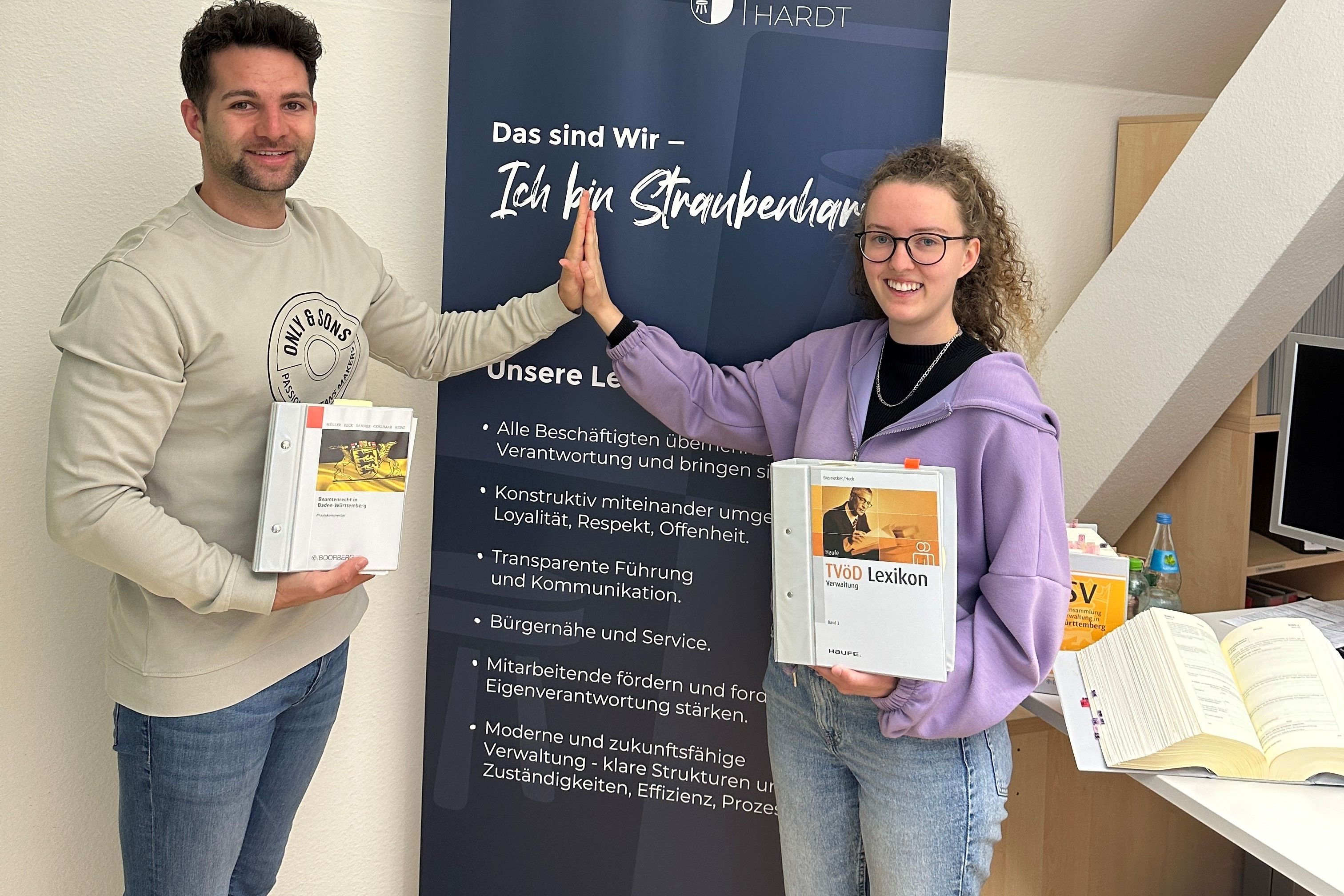 Benedikt Lorsch (Fachbereichsleitung Zentrale Dienste und Bürgerservice) bedankte sich bei Frau Licina für die Mitarbeit und das Interesse an der Verwaltungsarbeit.