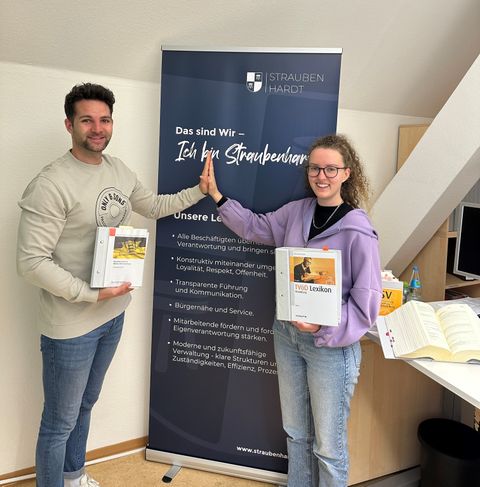 Benedikt Lorsch (Fachbereichsleitung Zentrale Dienste und Bürgerservice) bedankte sich bei Frau Licina für die Mitarbeit und das Interesse an der Verwaltungsarbeit.