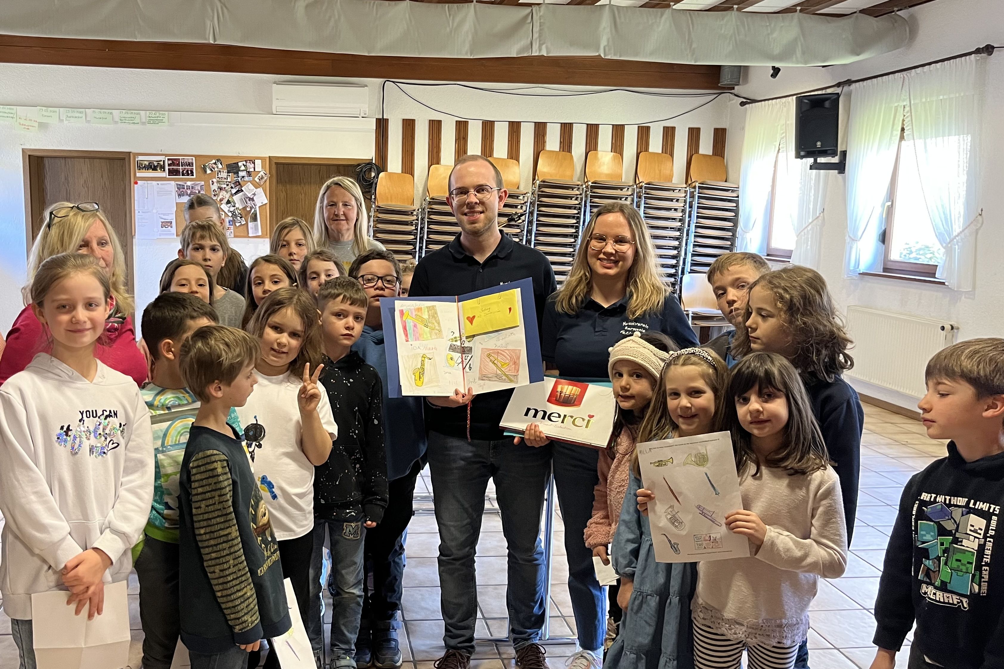 Die Kinder beim musikalischen Workshop vom Förderverein des Musikvereins Feldrennach.