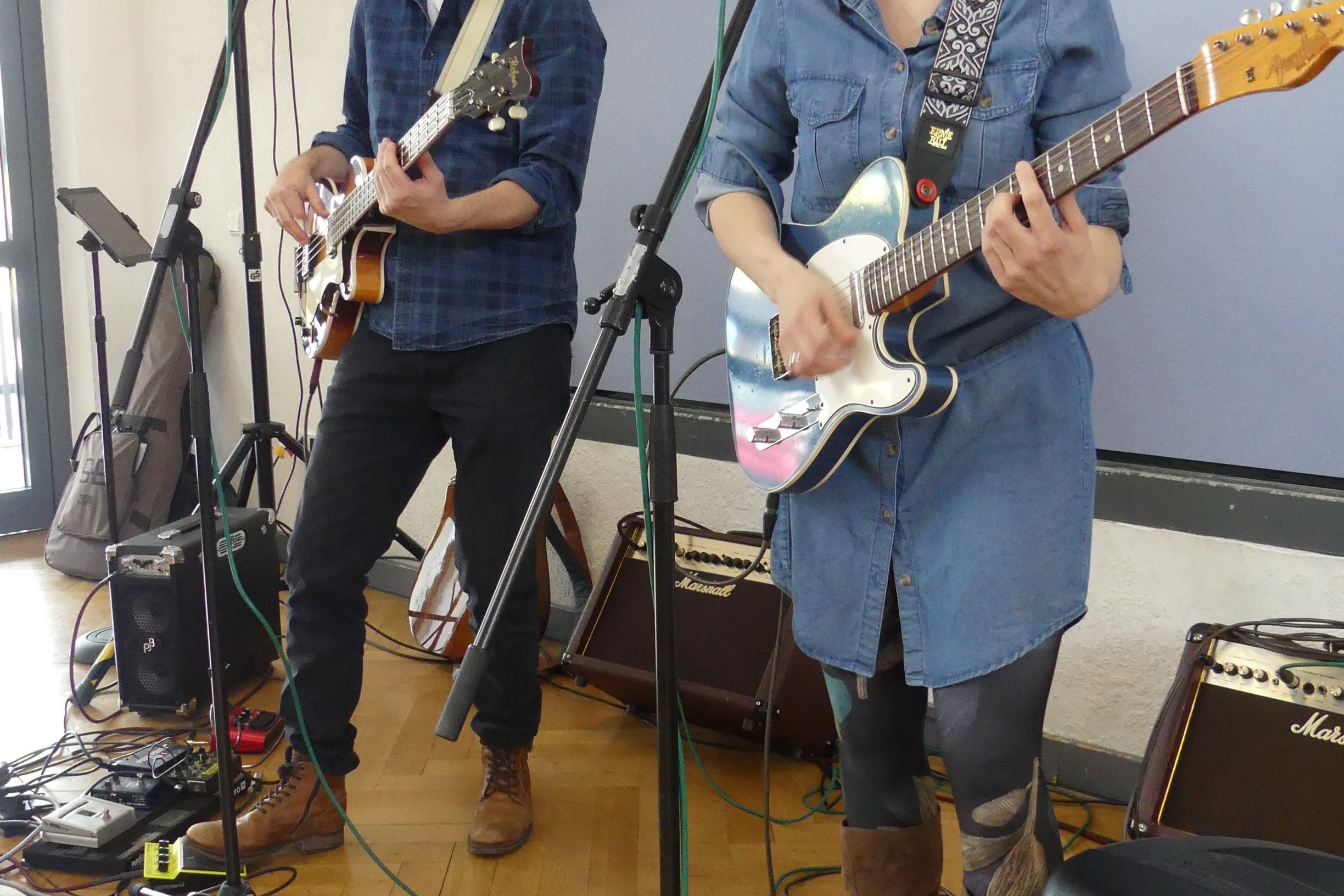 Neu zugezogen und schon musiziert: Das Künstlerpaar Steffi und Michael Bär begeisterte beim Neubürgerlunch. Fotos: Gemeinde