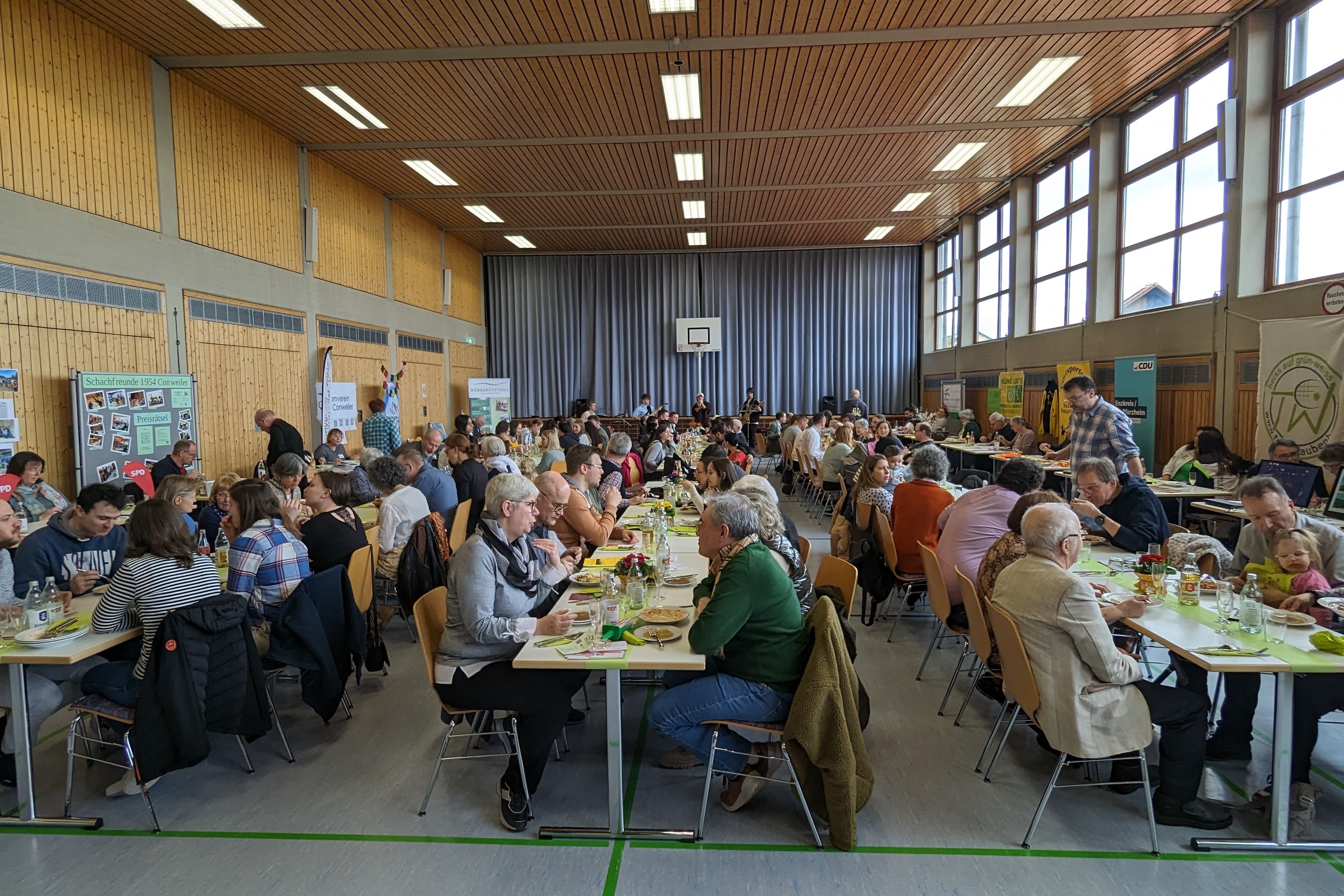 Rund 100 Neubürger nutzten die Gelegenheit und kamen zum gemeinsamen Lunch, insgesamt waren über 150 Gäste anwesend.
