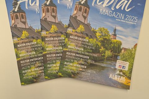 Das neue Albtal Magazin liegt in den Rathäusern aus und ist auch digital zu finden.