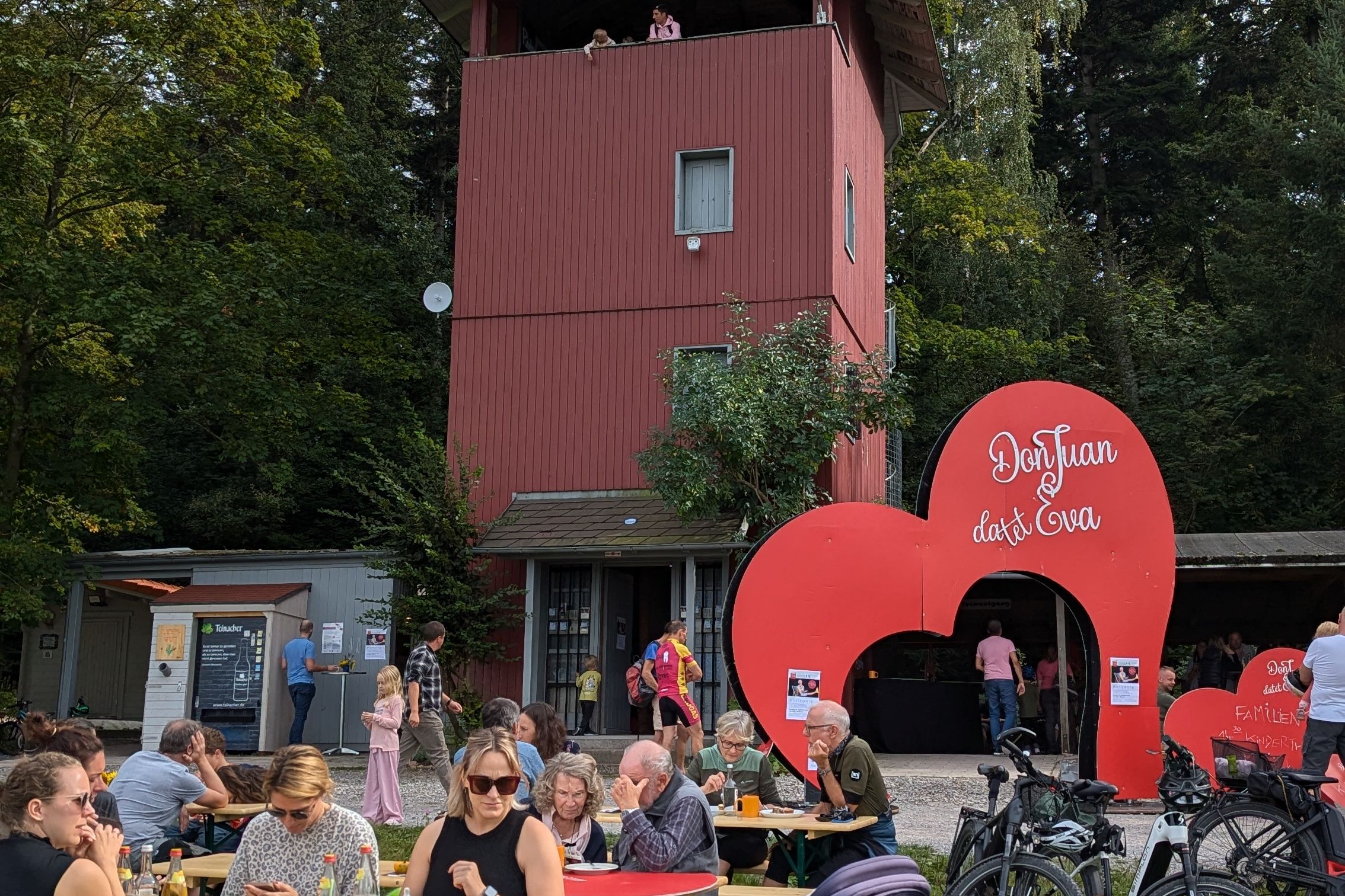 Unterstützt wurde die Veranstaltung u.a. vom Schwarzwaldverein und Förderverein der Kita Ottenhausen, der für Kaffee und Kuchen sorgte.
