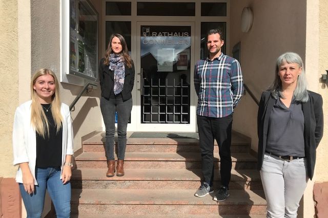 v.l.n.r.: Selena Straub, Jasmin Becht (Abteilungsleitung Bürgerservice & Ordnung), Benedikt Lorsch (Abteilungsleitung Personal & Organisation) und Helena Wegmann.